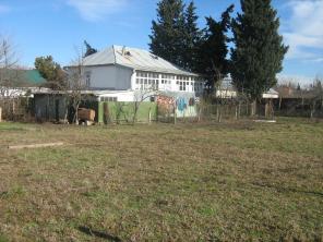 Продаю дом с участком земли в селе Ивановка