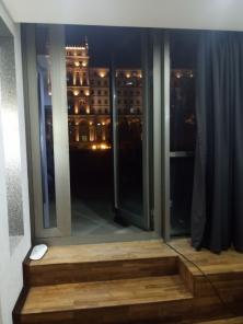 Посуточно, 3 комнатная квартира в центре Баку, по улице Фикрет Амирова +994504975260