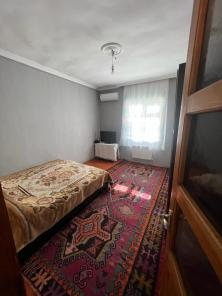 В поселке Кашле города Баку продается неотремонтированный 2-х этажный 12-комнатный дом