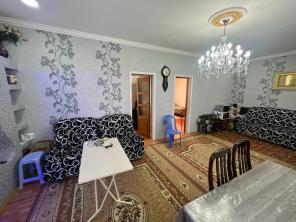 В поселке Кашле города Баку продается неотремонтированный 2-х этажный 12-комнатный дом