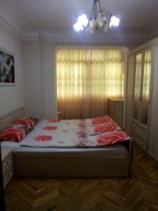 Посуточно сдается 2 комнатная квартира в самом центре г Баку Азербайджан