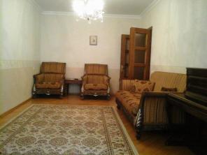 Посуточно  сдается  3 х  комнатная квартирa в  самом центре г.Баку ,Азербайджан
